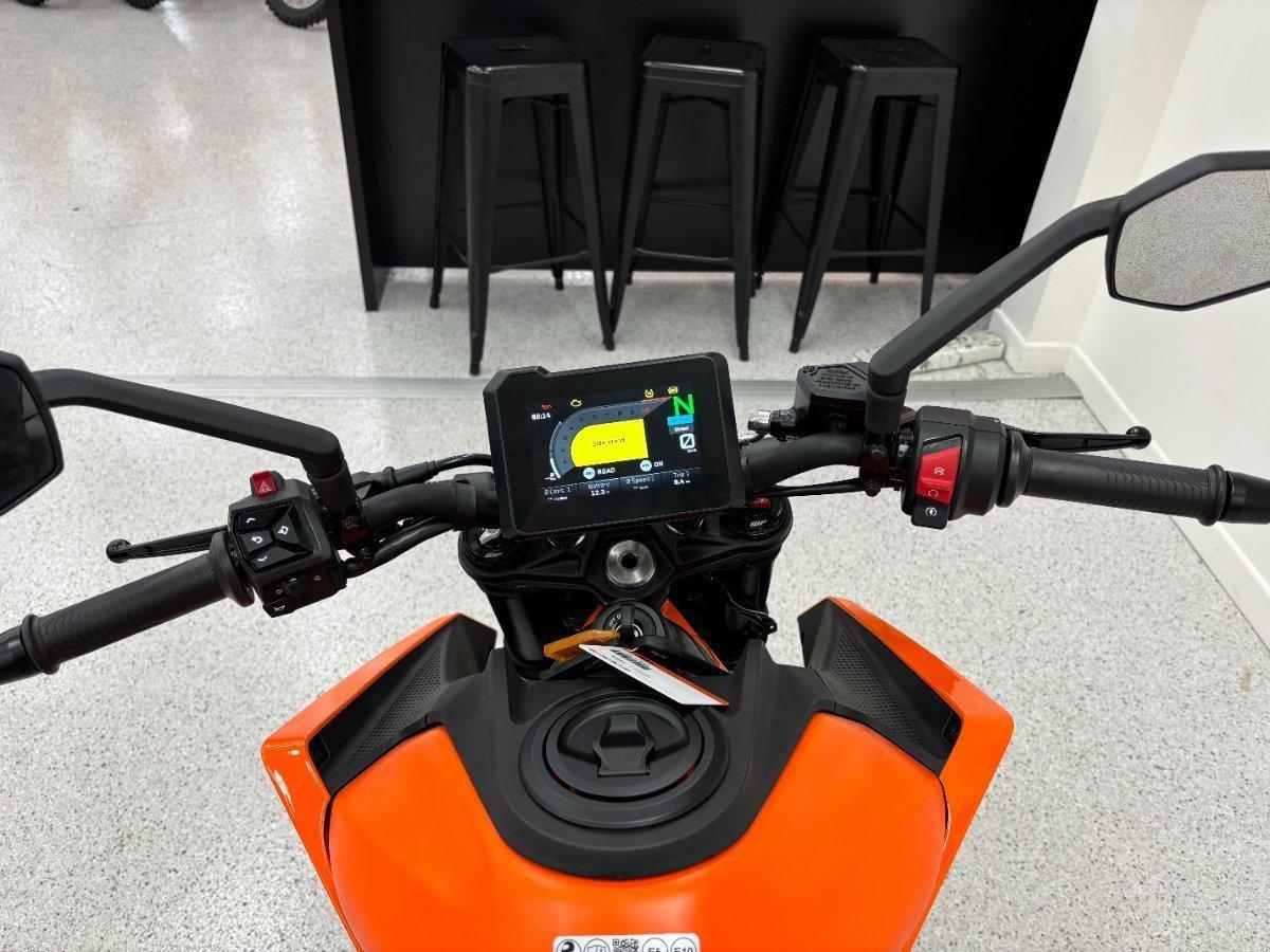 2025 KTM 390 DUKE ROAD