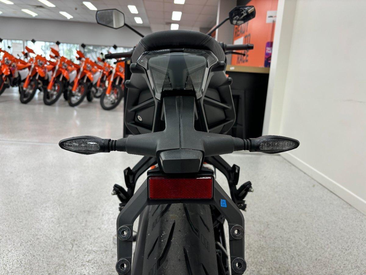 2025 KTM 390 DUKE ROAD