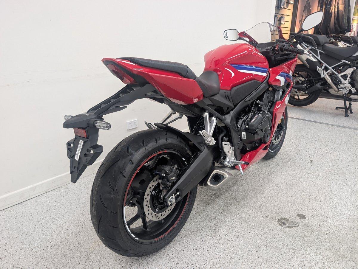 2026 HONDA CBR650R E-CLUTCH SPORTS
