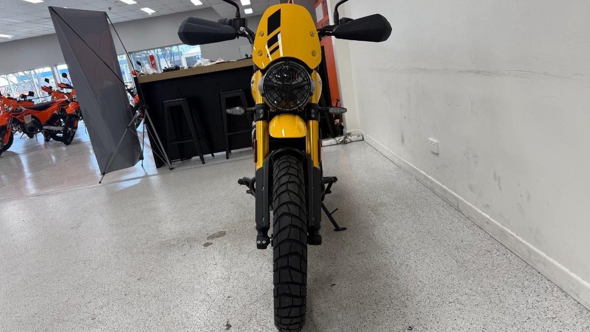2025 TRIUMPH SCRAMBLER 400 XC ROAD