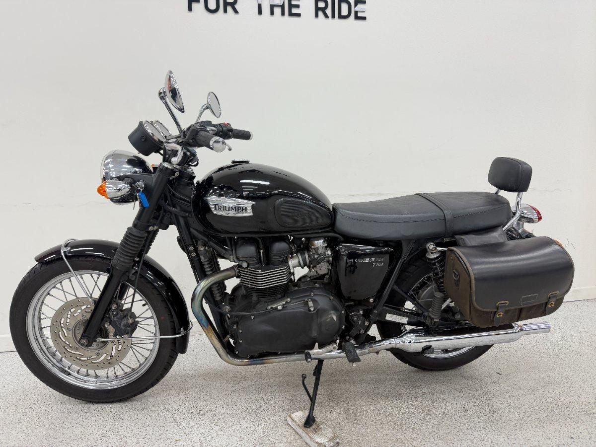 2013 TRIUMPH BONNEVILLE T100 ROAD