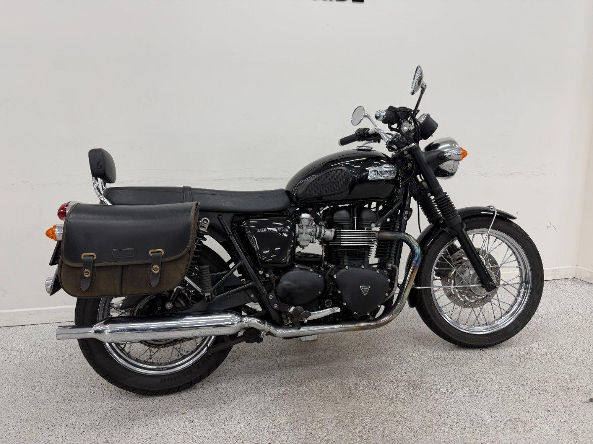 2013 TRIUMPH BONNEVILLE T100 ROAD