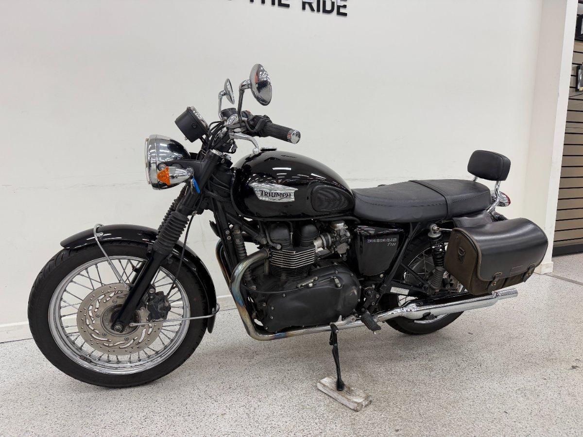 2013 TRIUMPH BONNEVILLE T100 ROAD