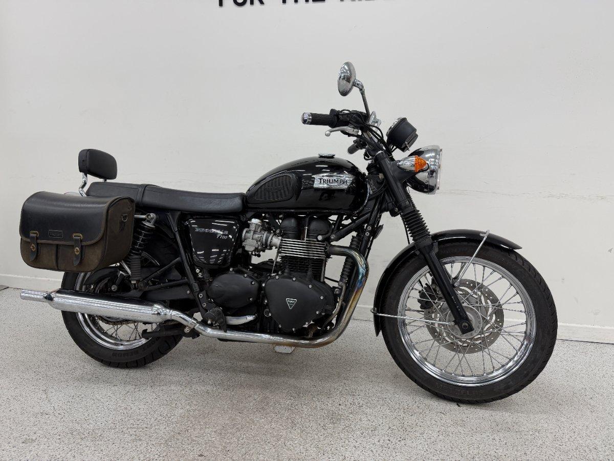 2013 TRIUMPH BONNEVILLE T100 ROAD