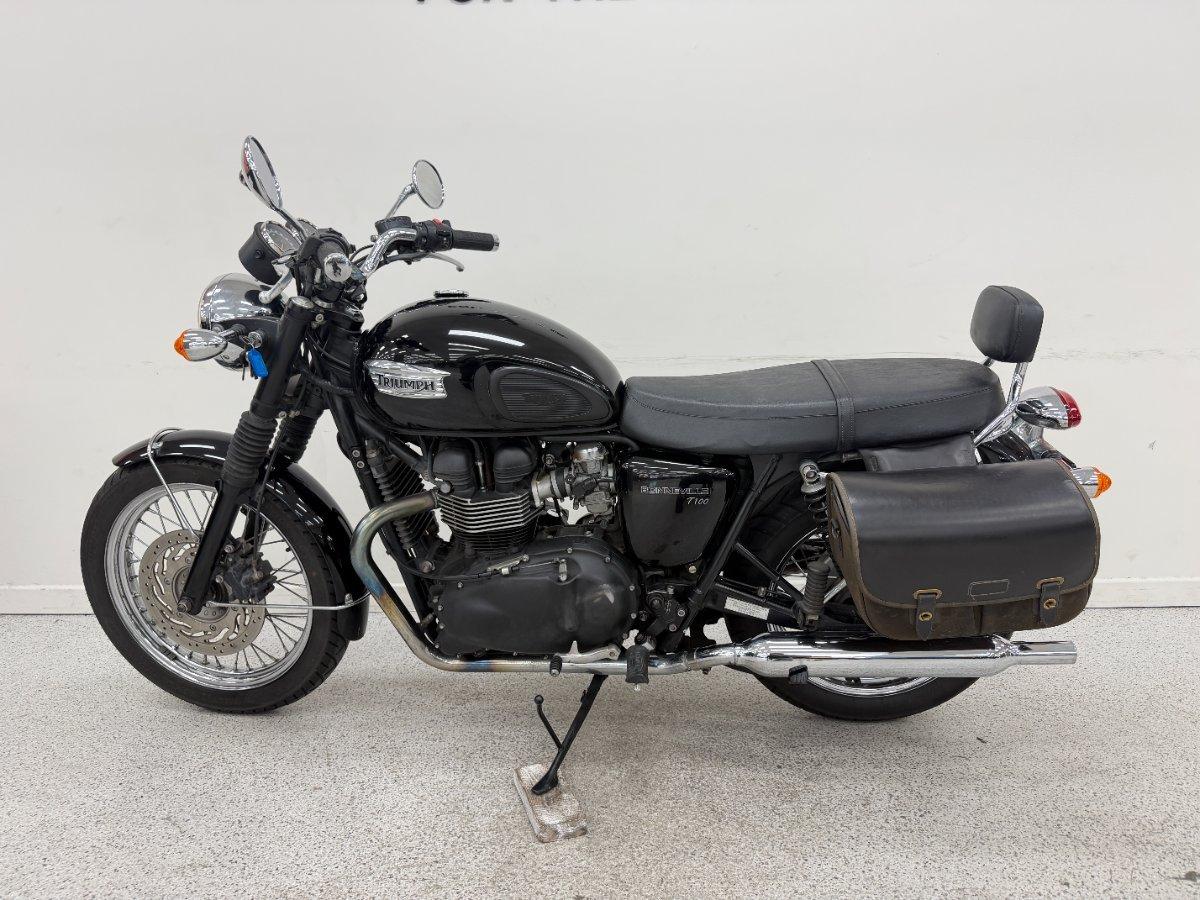 2013 TRIUMPH BONNEVILLE T100 ROAD