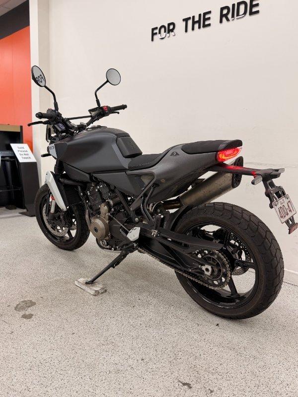 2024 HUSQVARNA SVARTPILEN 801 ROAD