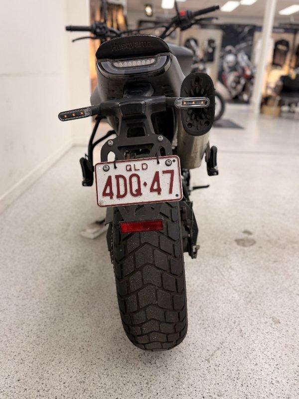 2024 HUSQVARNA SVARTPILEN 801 ROAD