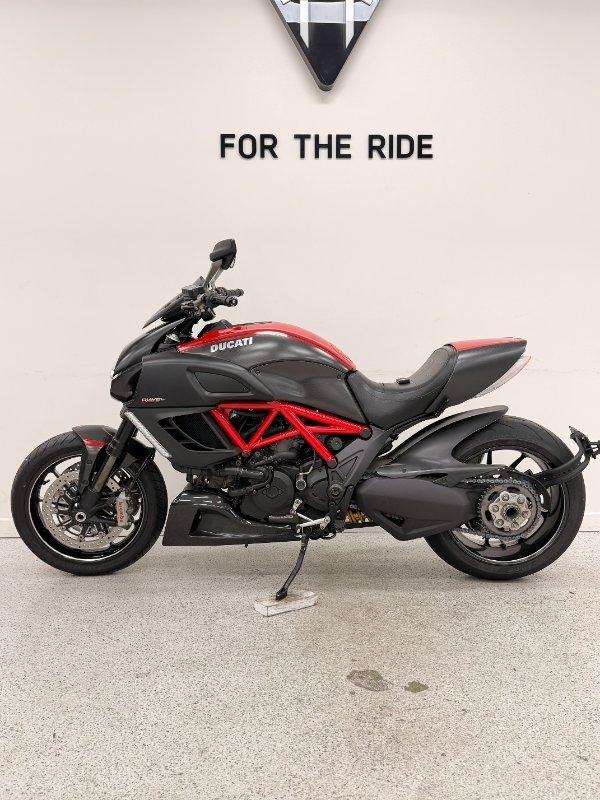 2012 DUCATI DIAVEL CARBON CRUISER