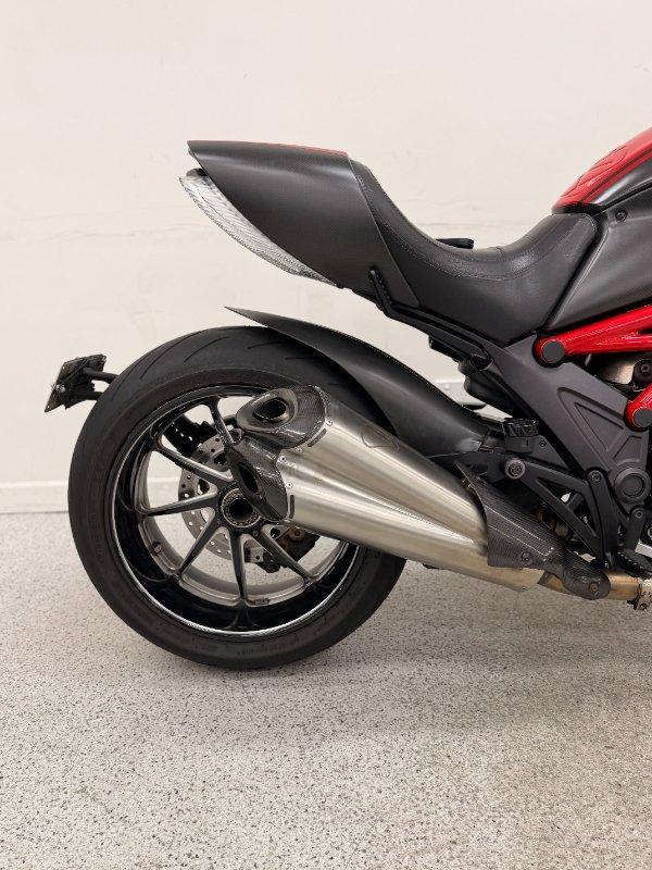 2012 DUCATI DIAVEL CARBON CRUISER