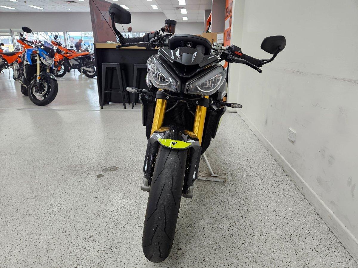 2026 TRIUMPH STREET TRIPLE MOTO 2 SPORTS