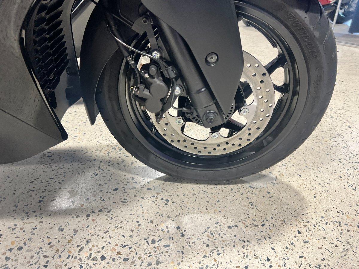 2025 YAMAHA XMAX 300 V2 (CZD300A2) SCOOTER