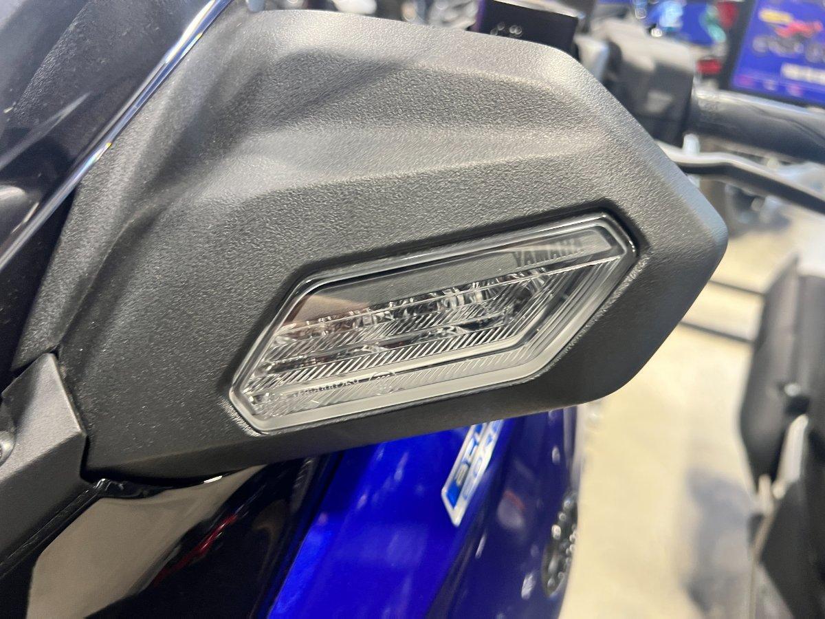 2025 YAMAHA XMAX 300 V2 (CZD300A2) SCOOTER