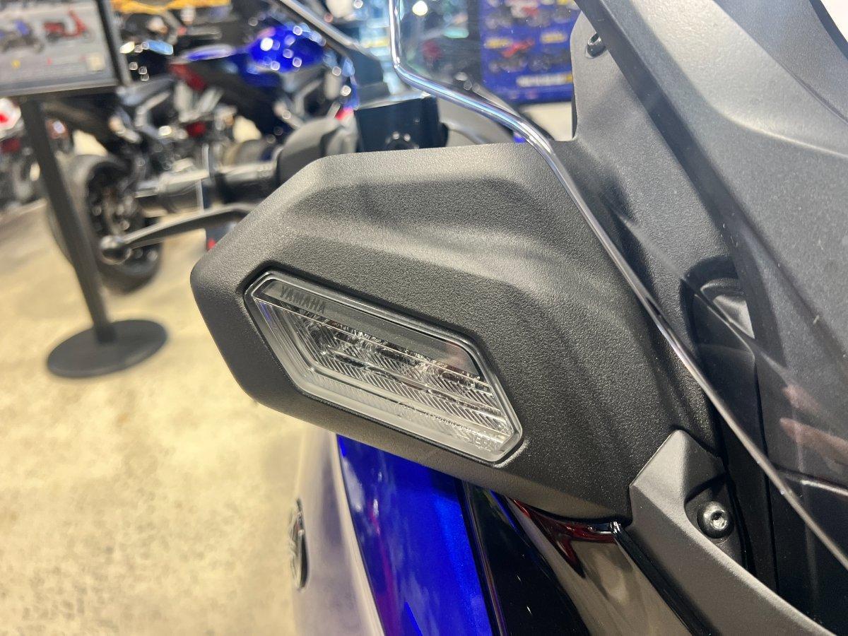 2025 YAMAHA XMAX 300 V2 (CZD300A2) SCOOTER