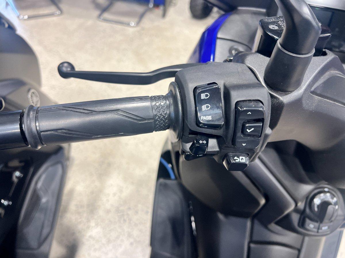 2025 YAMAHA XMAX 300 V2 (CZD300A2) SCOOTER