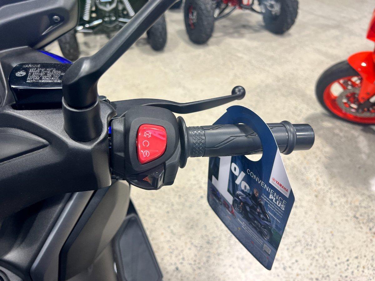 2025 YAMAHA XMAX 300 V2 (CZD300A2) SCOOTER