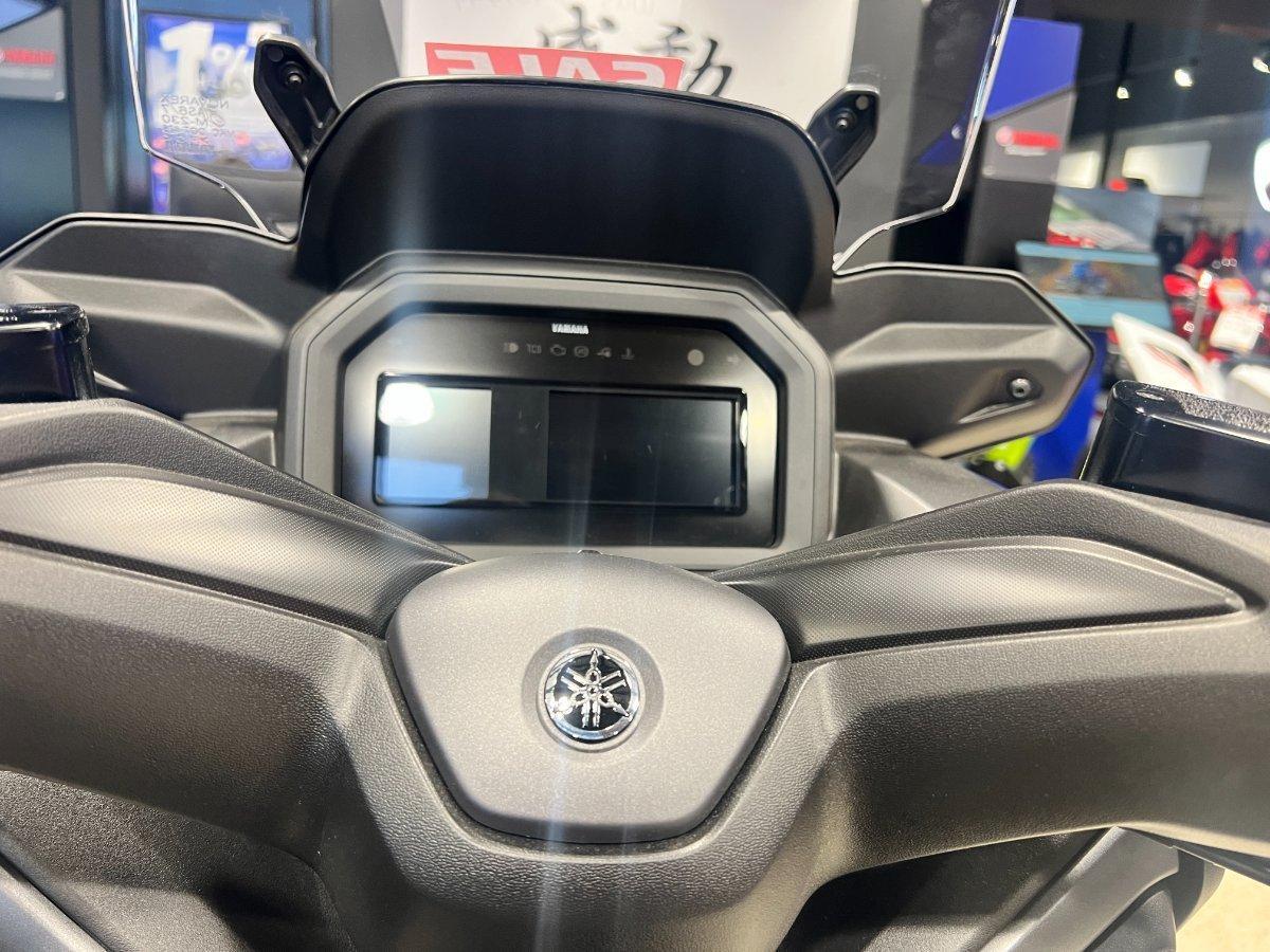 2025 YAMAHA XMAX 300 V2 (CZD300A2) SCOOTER