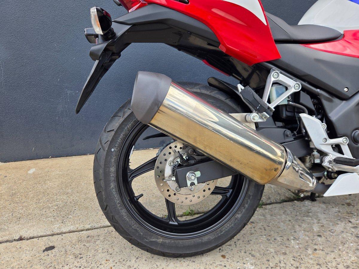 2014 HONDA CBR300R ROAD