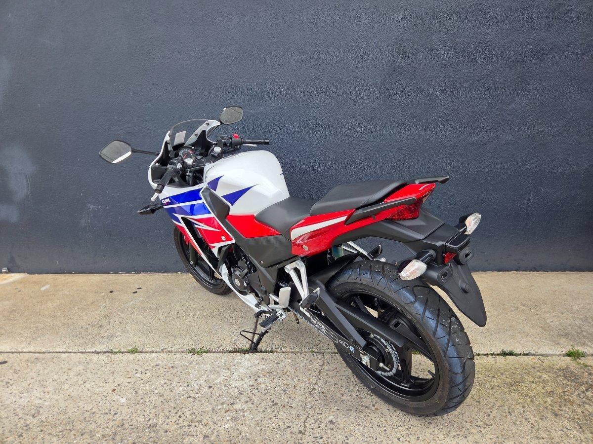 2014 HONDA CBR300R ROAD