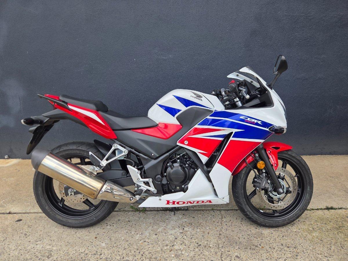 2014 HONDA CBR300R ROAD