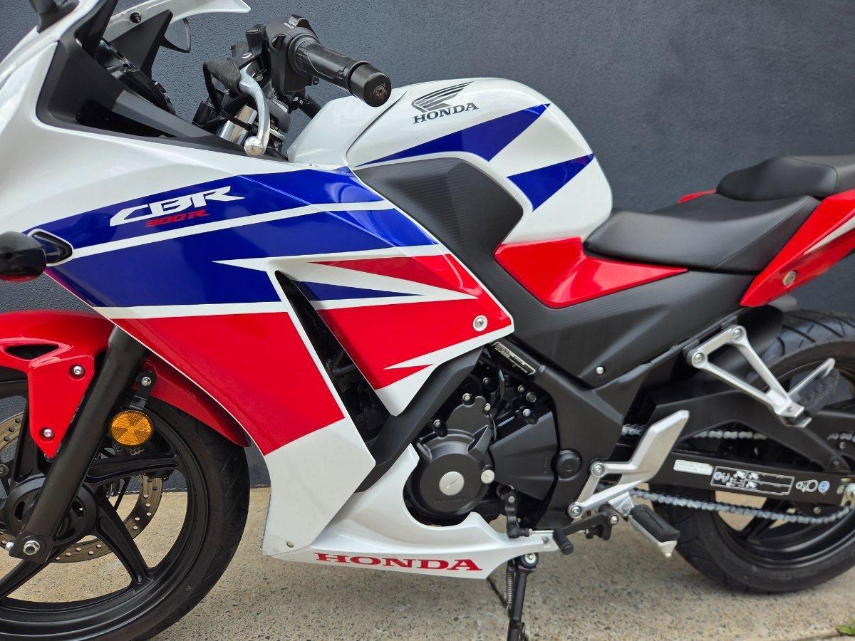 2014 HONDA CBR300R ROAD