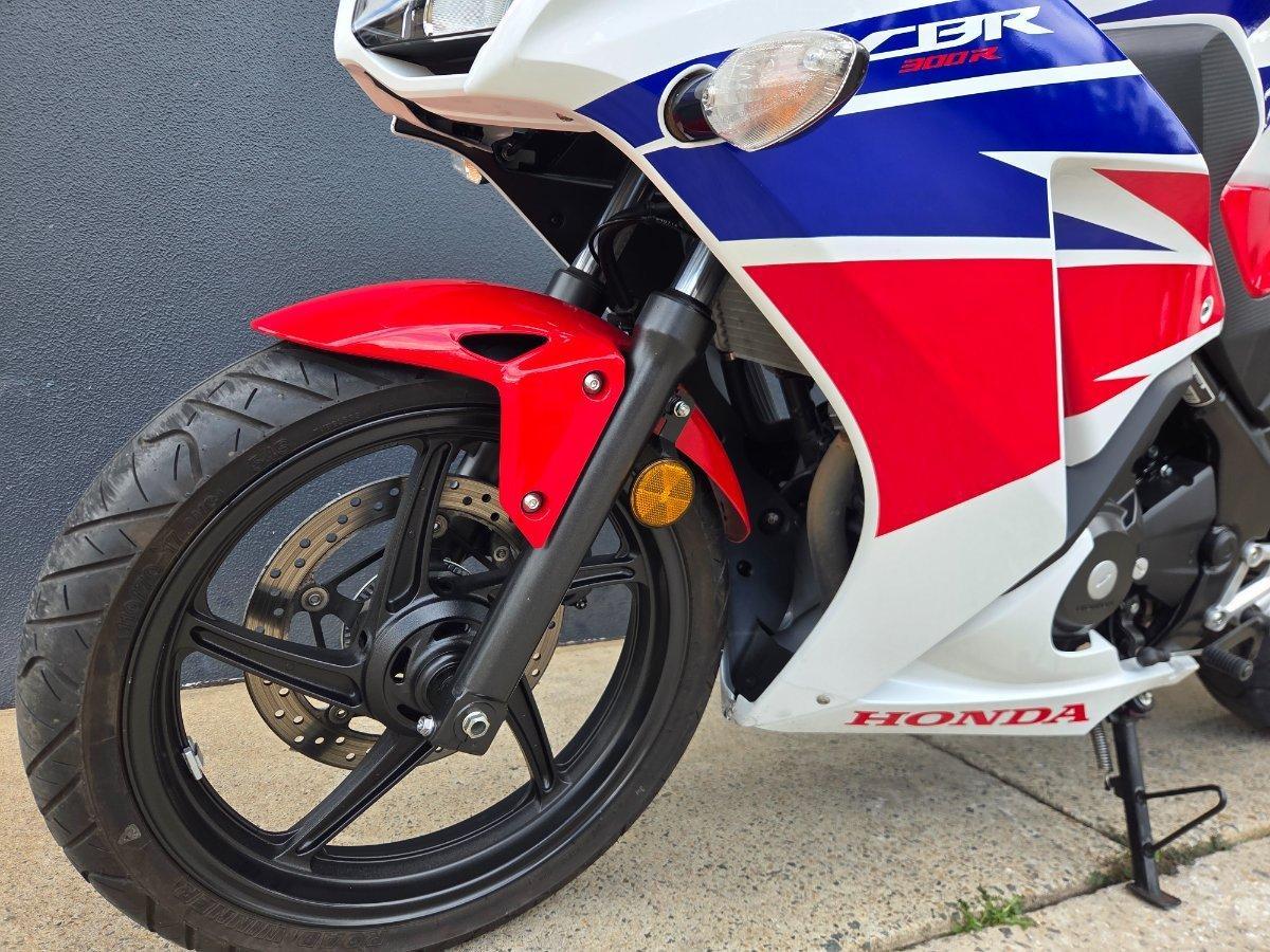 2014 HONDA CBR300R ROAD