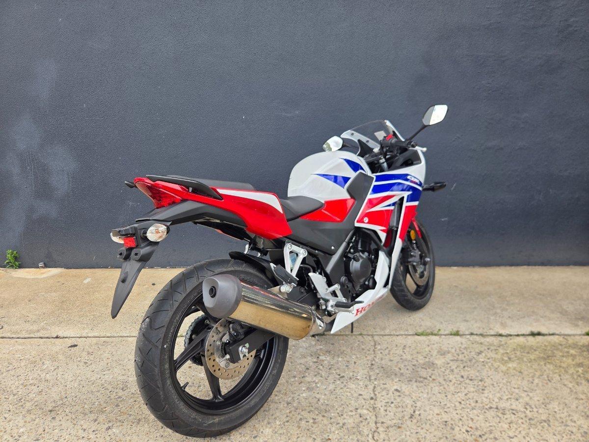 2014 HONDA CBR300R ROAD
