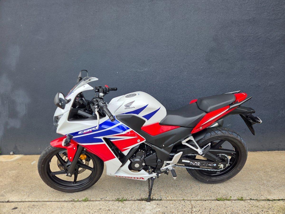 2014 HONDA CBR300R ROAD