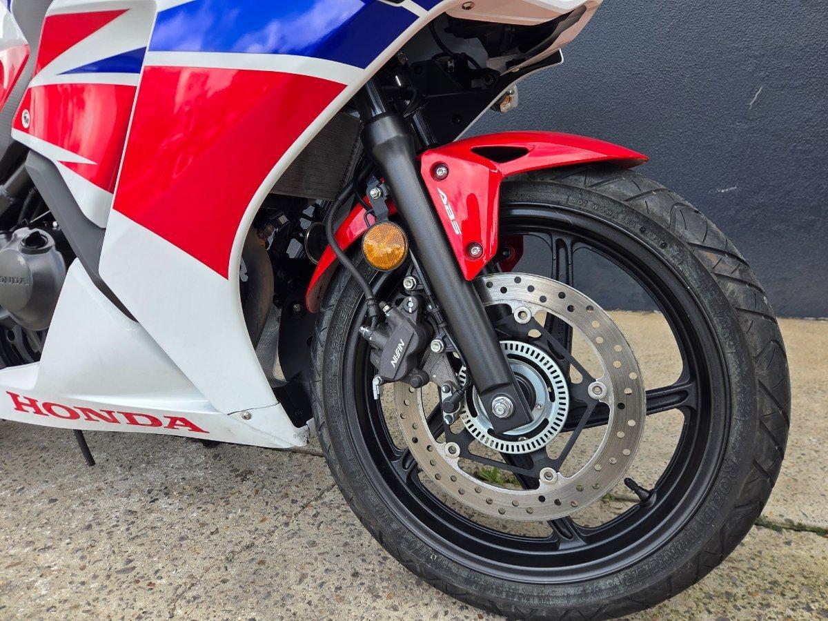2014 HONDA CBR300R ROAD
