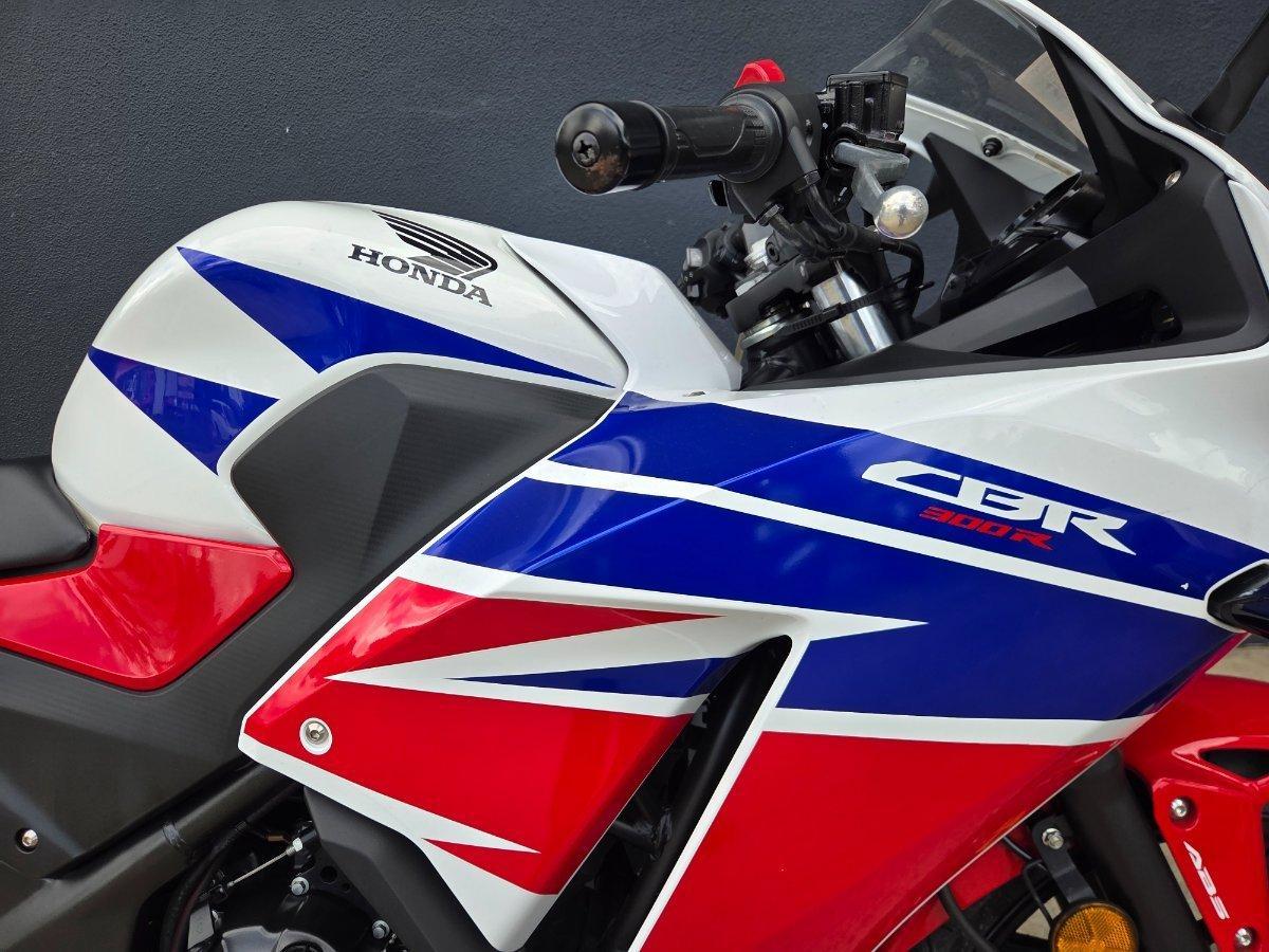 2014 HONDA CBR300R ROAD