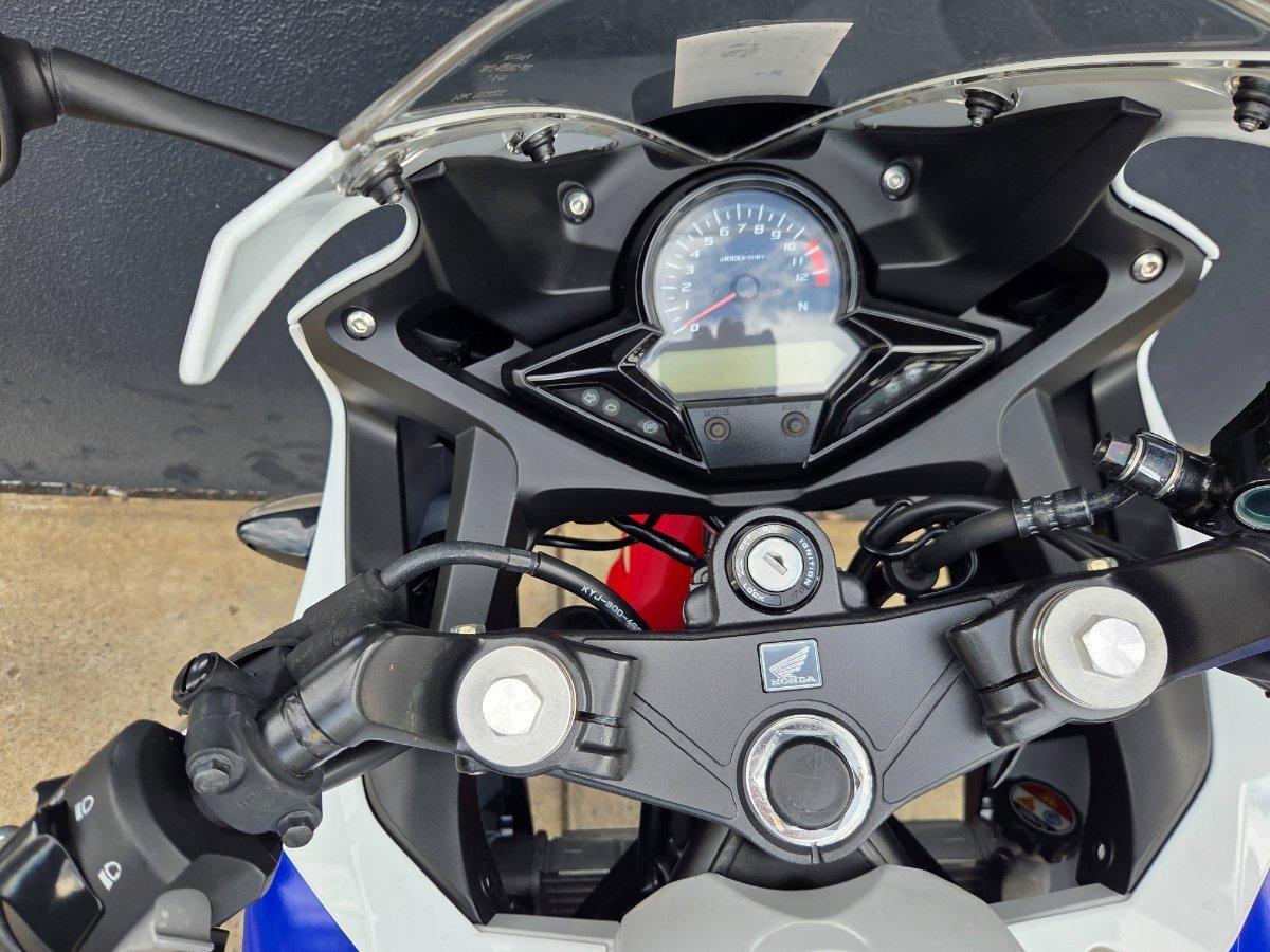 2014 HONDA CBR300R ROAD