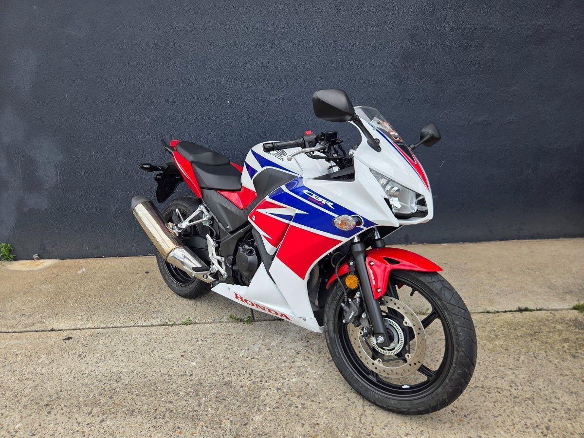 2014 HONDA CBR300R ROAD