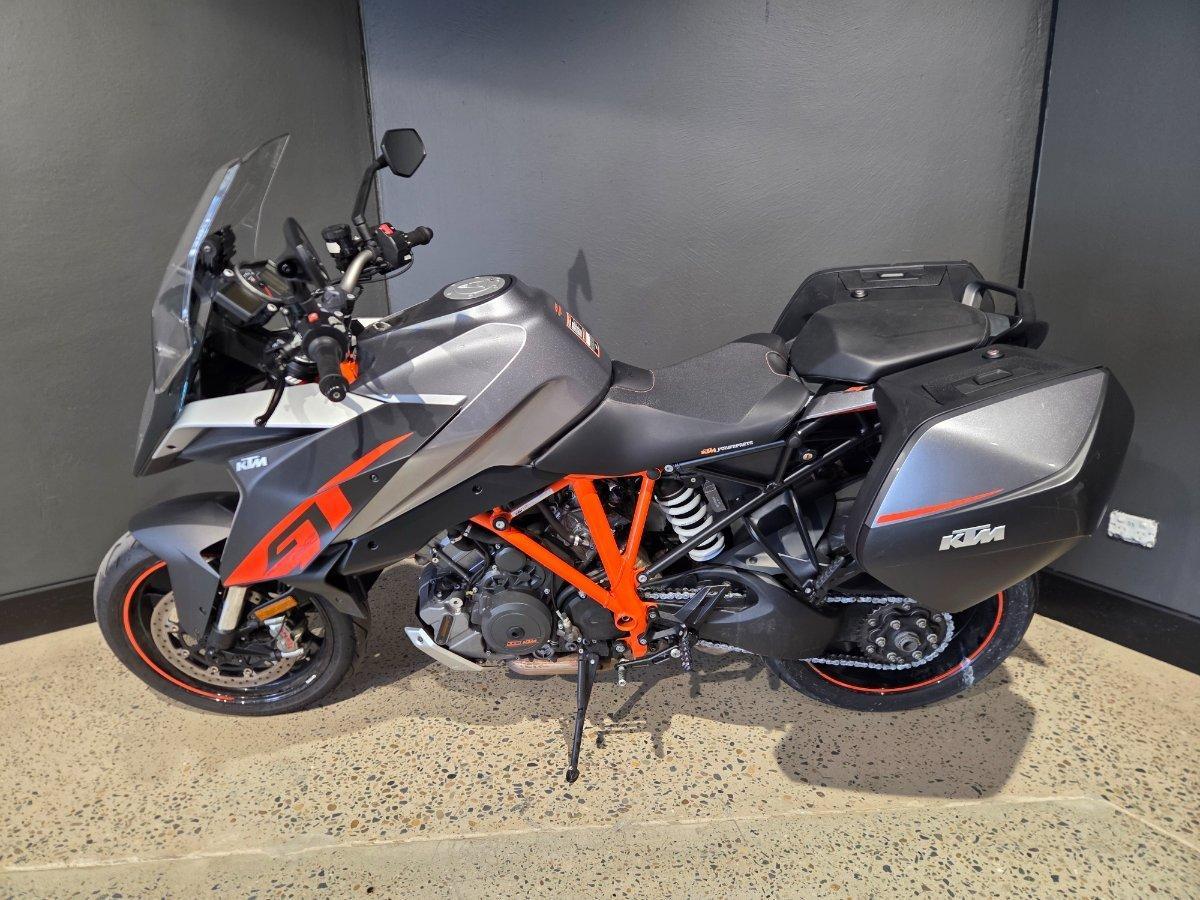2016 KTM 1290 SUPER DUKE R SPORTS