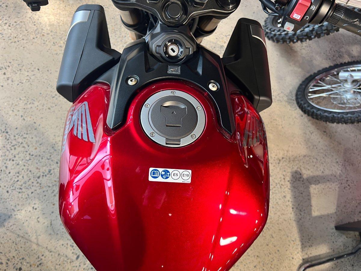 2025 HONDA CB650R SPORTS
