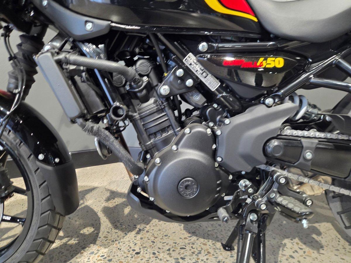 2025 ROYAL ENFIELD GUERILLA 450 ROAD
