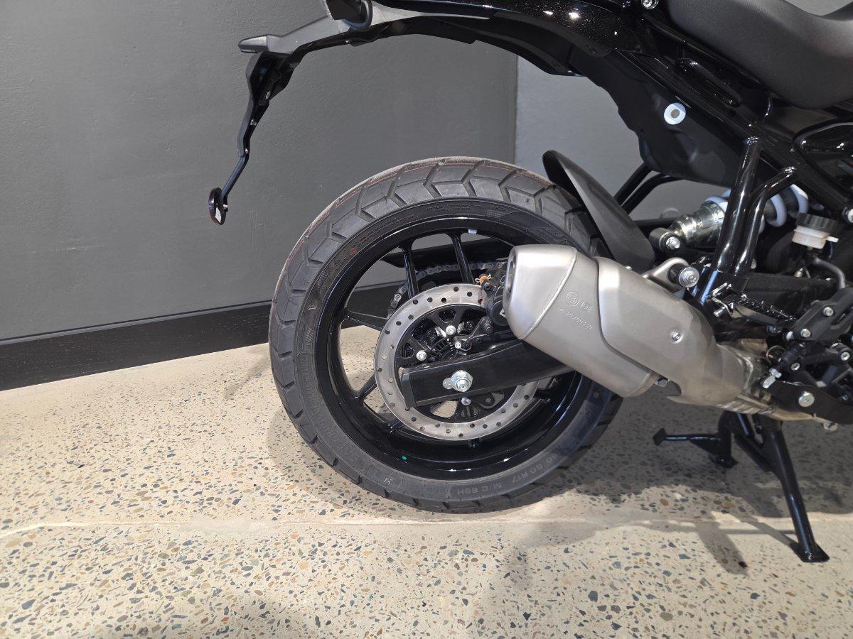 2025 ROYAL ENFIELD GUERILLA 450 ROAD