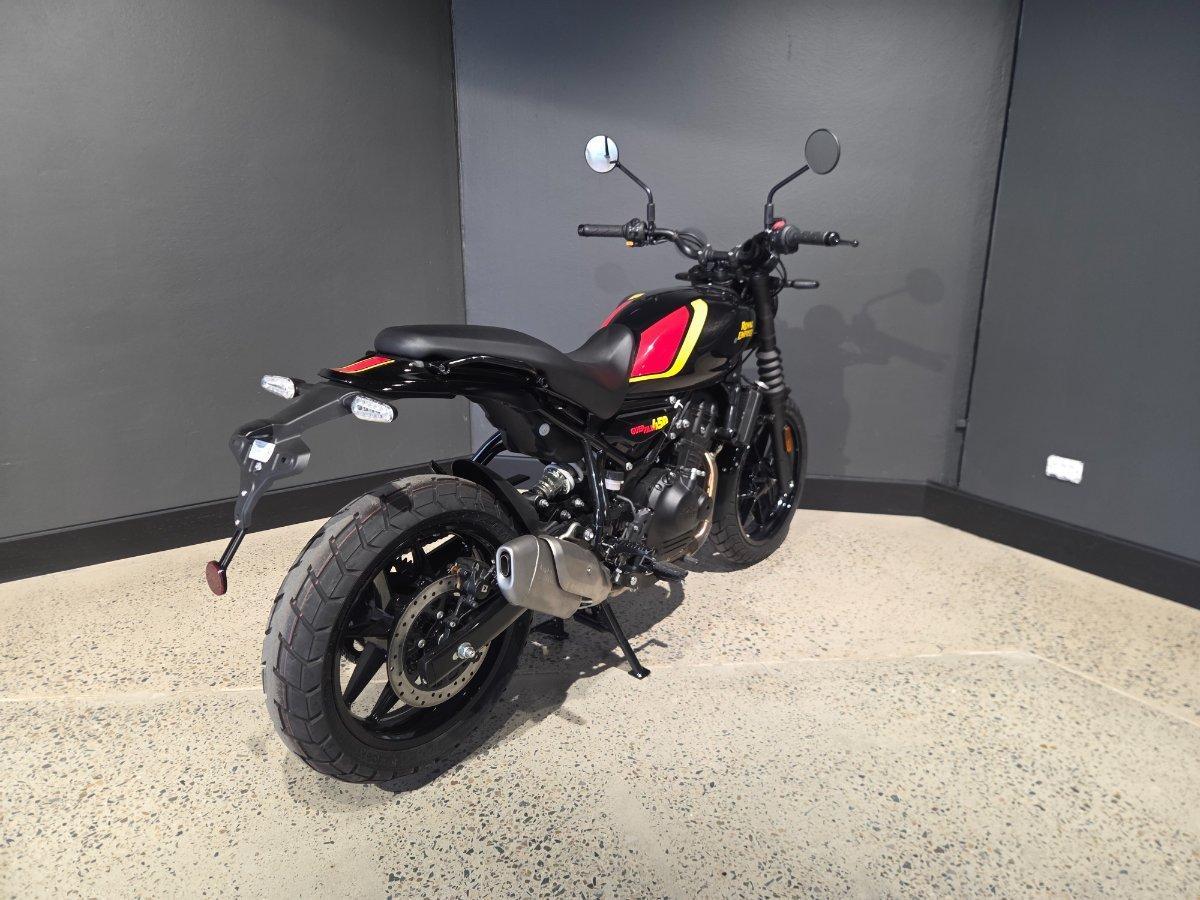 2025 ROYAL ENFIELD GUERILLA 450 ROAD