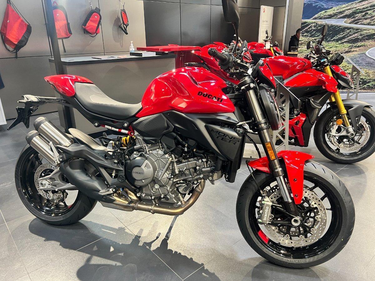 2026 DUCATI MONSTER + ROAD