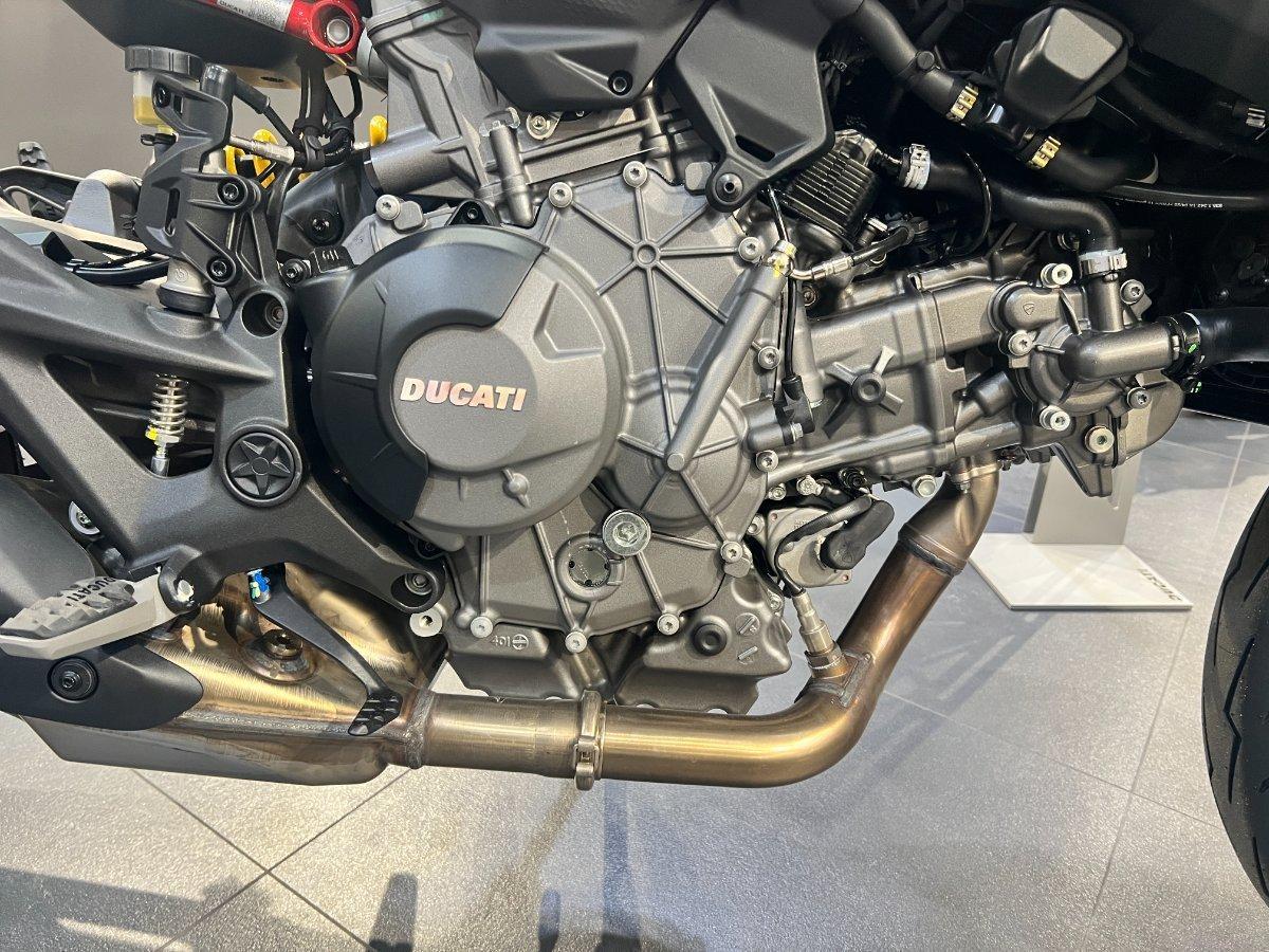 2026 DUCATI MONSTER + ROAD
