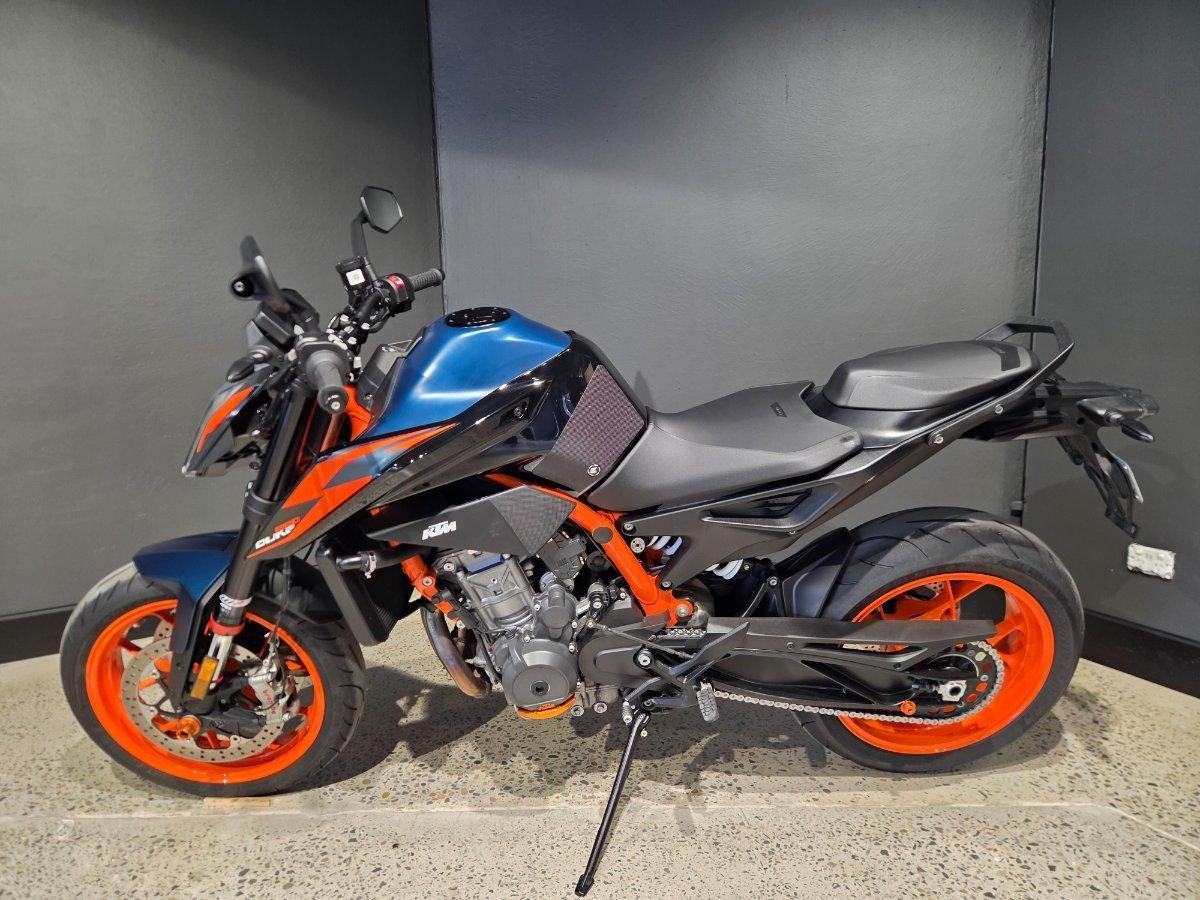 2024 KTM 890 DUKE R ROAD