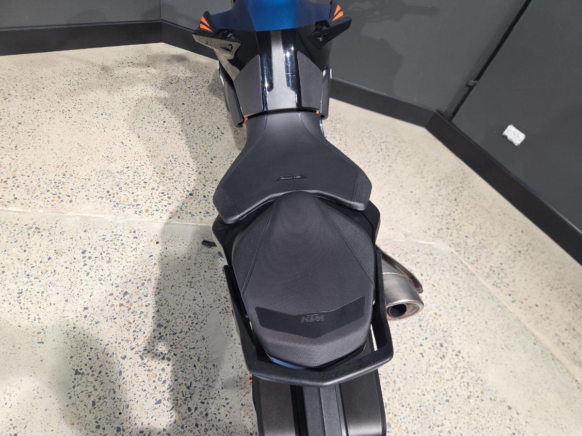 2024 KTM 890 DUKE R ROAD