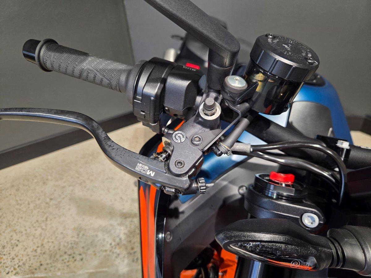 2024 KTM 890 DUKE R ROAD