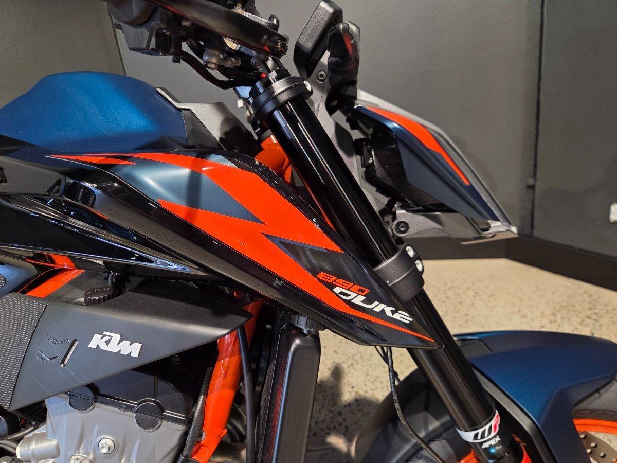 2024 KTM 890 DUKE R ROAD