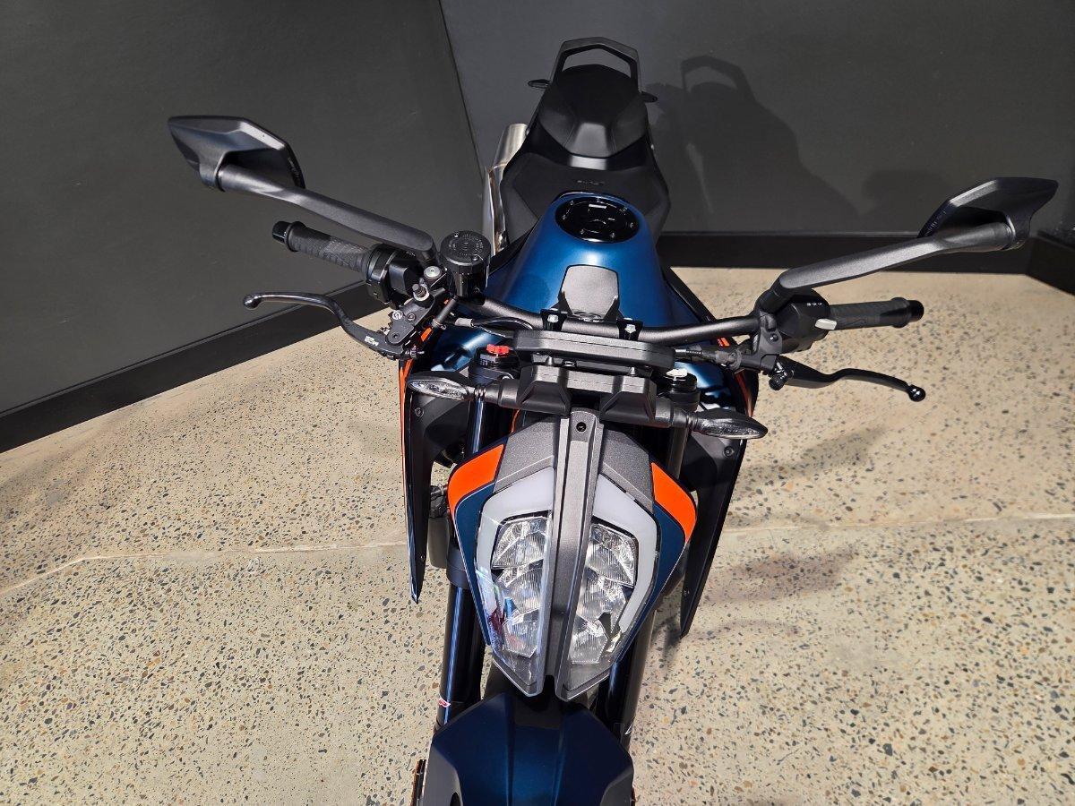 2024 KTM 890 DUKE R ROAD
