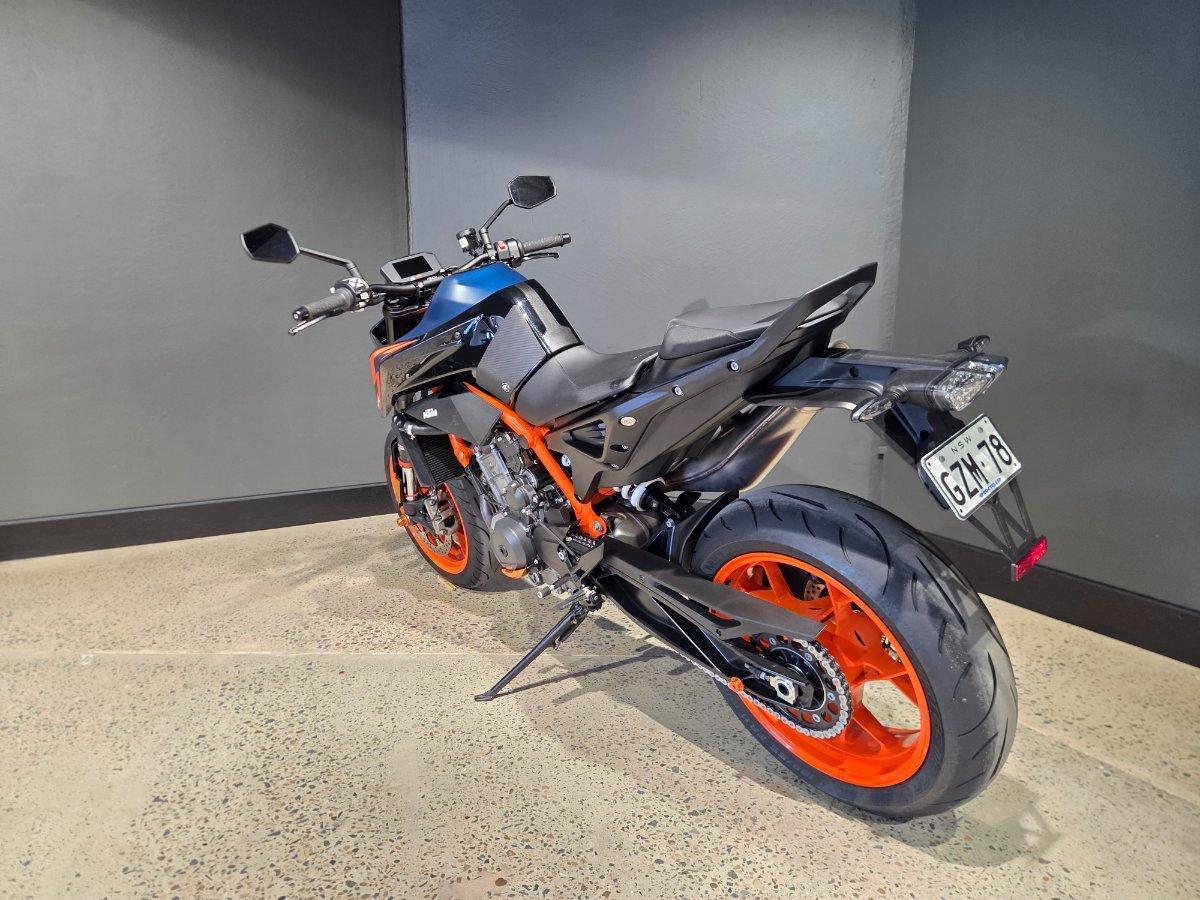 2024 KTM 890 DUKE R ROAD