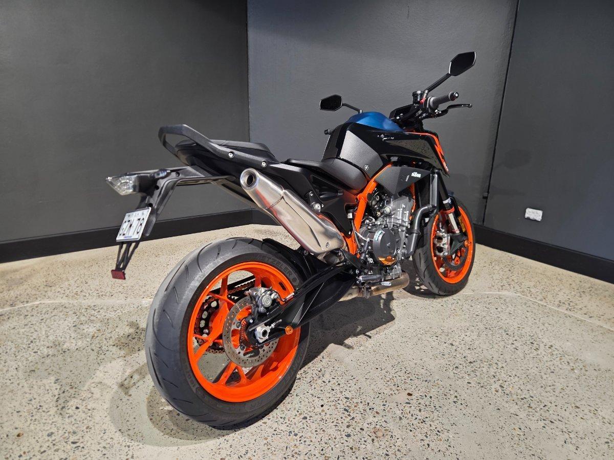 2024 KTM 890 DUKE R ROAD