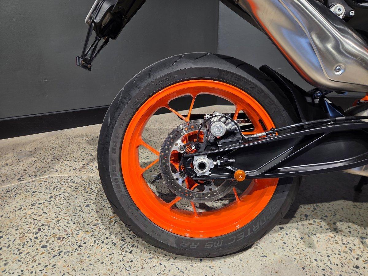 2024 KTM 890 DUKE R ROAD