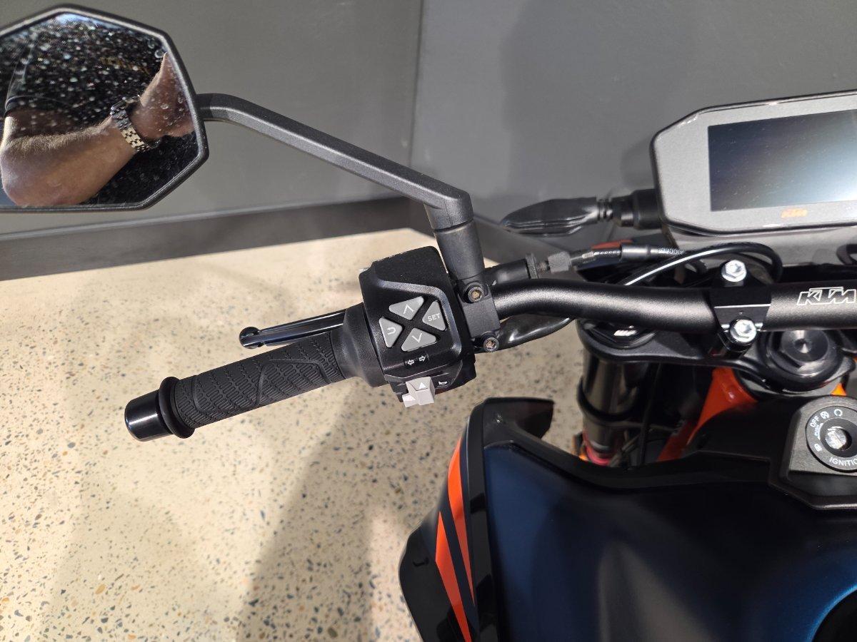 2024 KTM 890 DUKE R ROAD