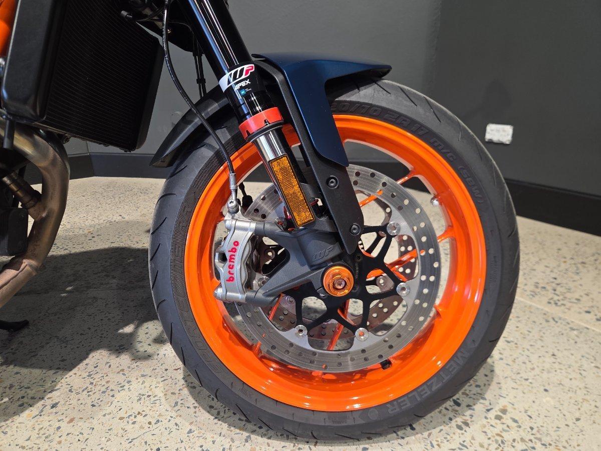 2024 KTM 890 DUKE R ROAD