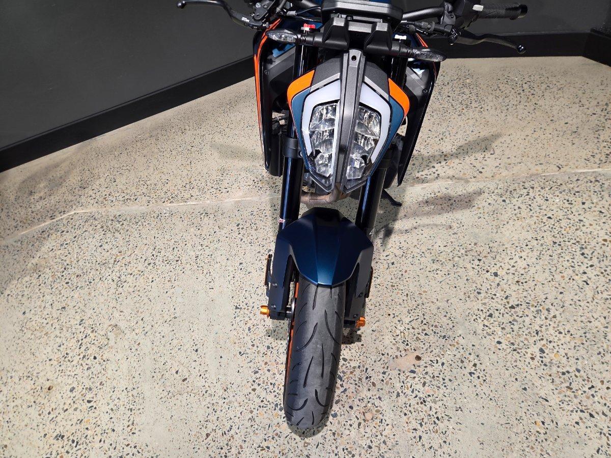 2024 KTM 890 DUKE R ROAD
