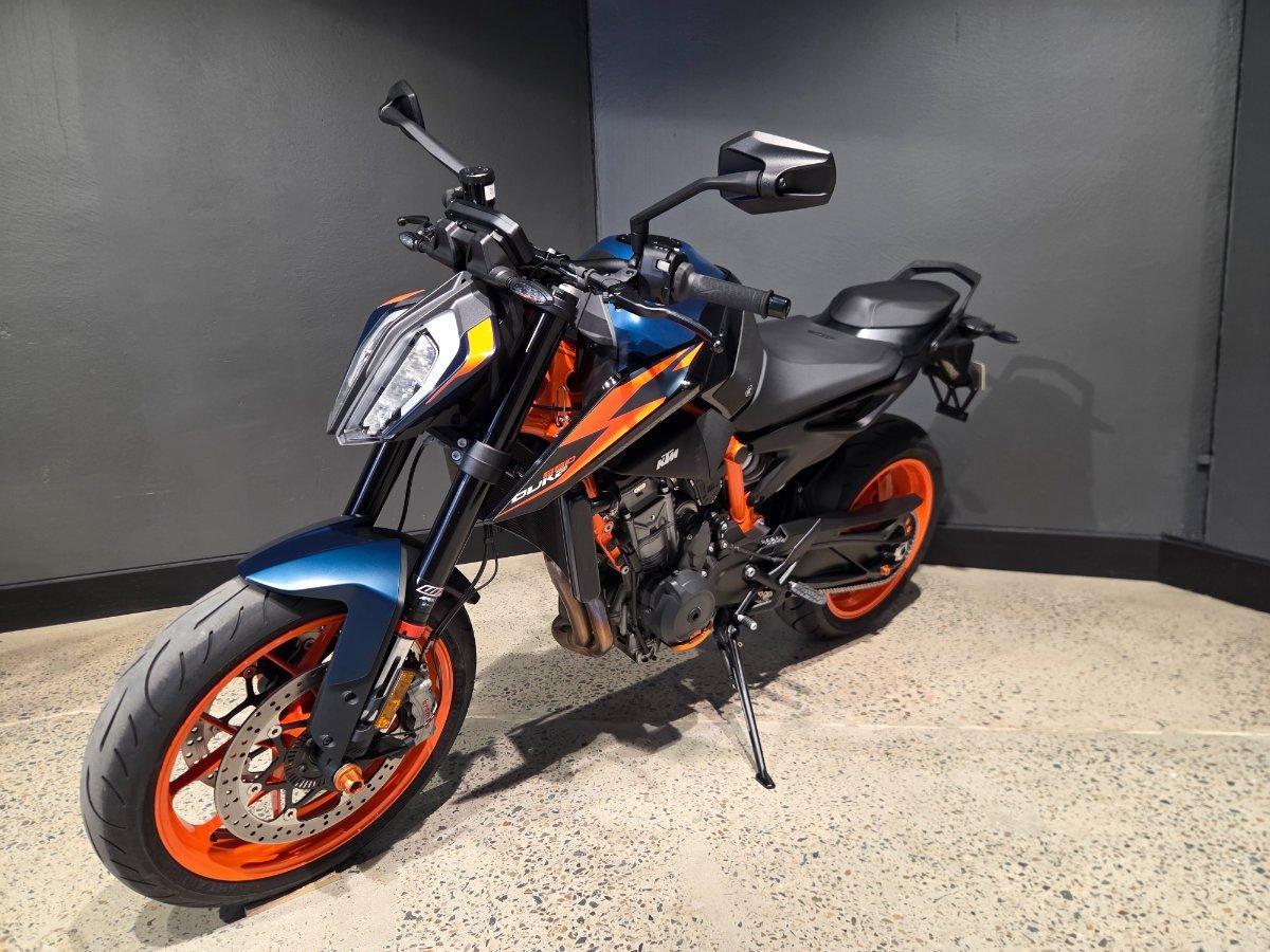 2024 KTM 890 DUKE R ROAD